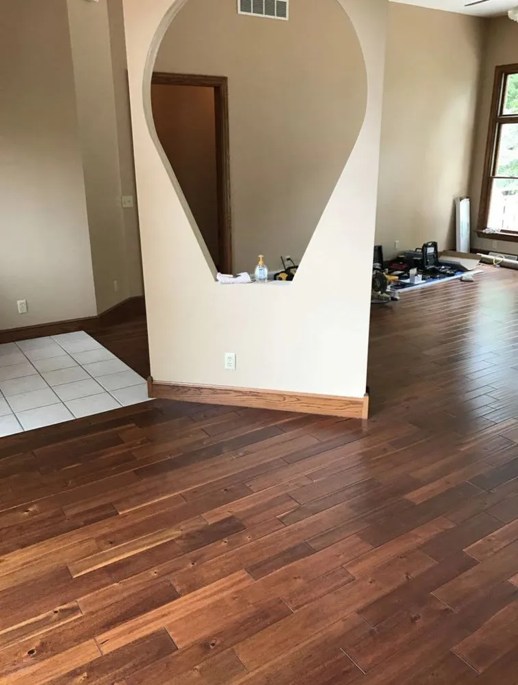 Slide of Davies Tile Hardwood & LVT