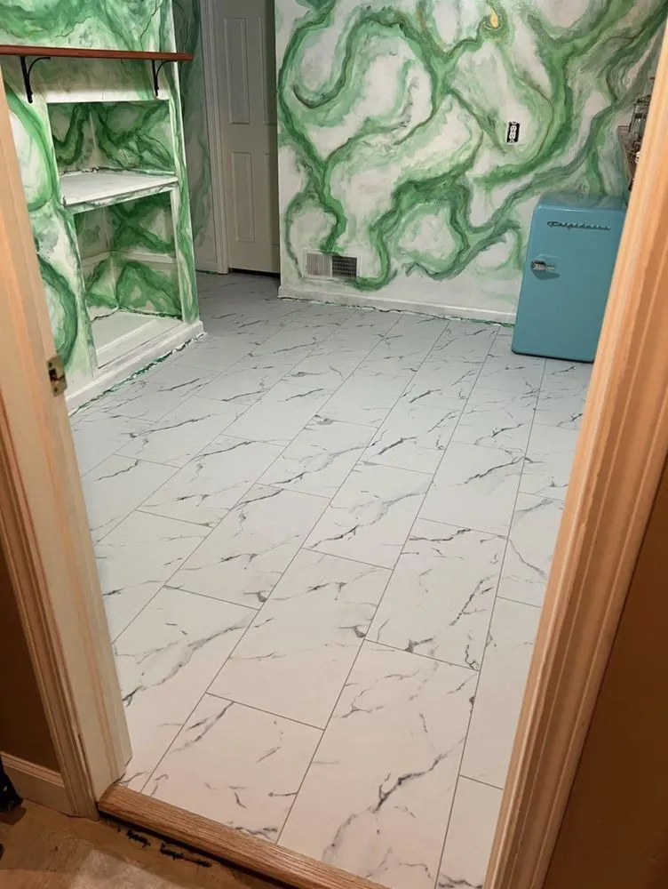 Slide of Davies Tile Hardwood & LVT