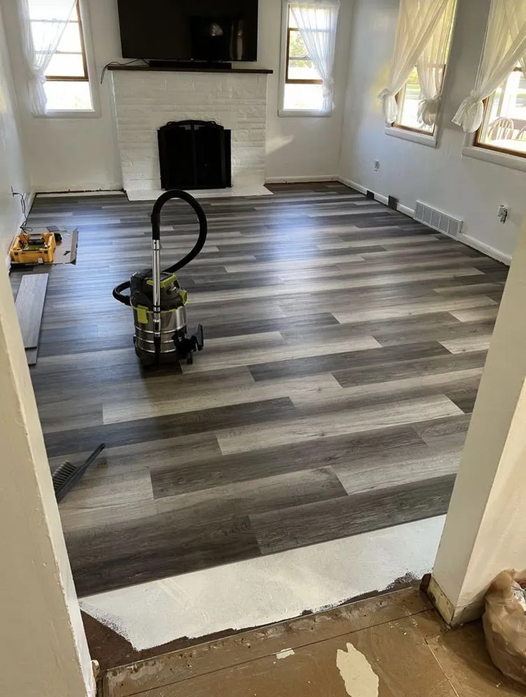 Slide of Davies Tile Hardwood & LVT