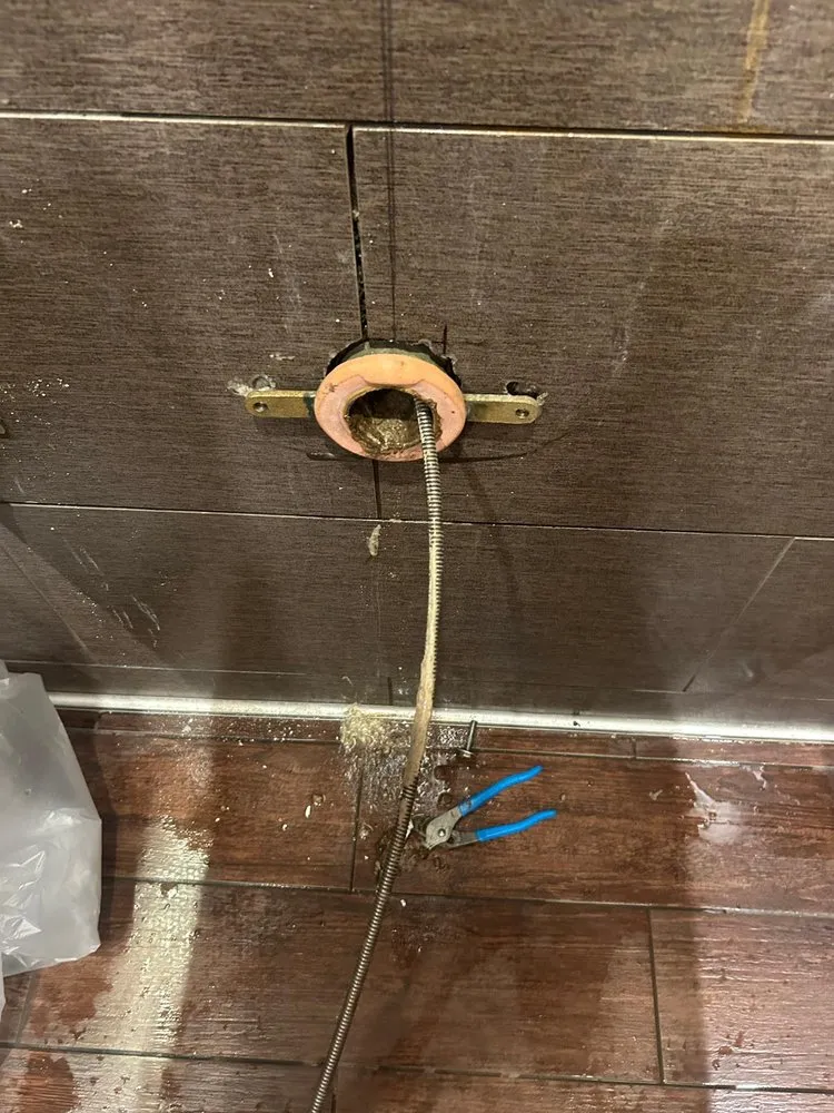 Slide of D&D Plumbing & Water Cleaning Services