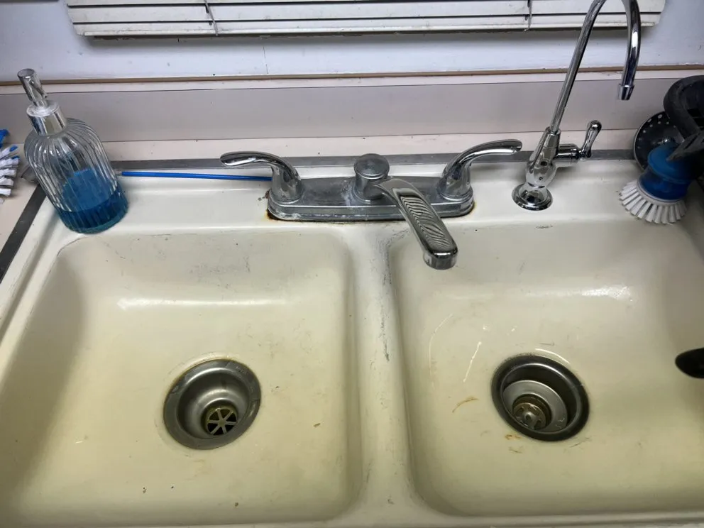 Slide of D&E Services