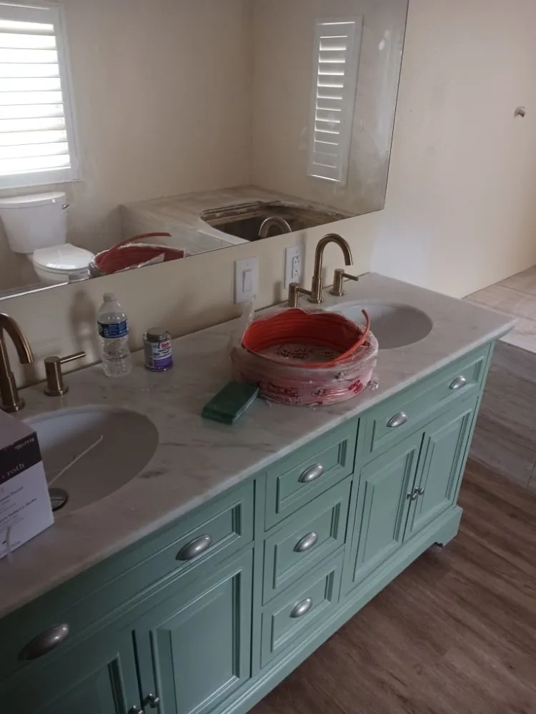 Slide of Dee's  Handyman and Remodel