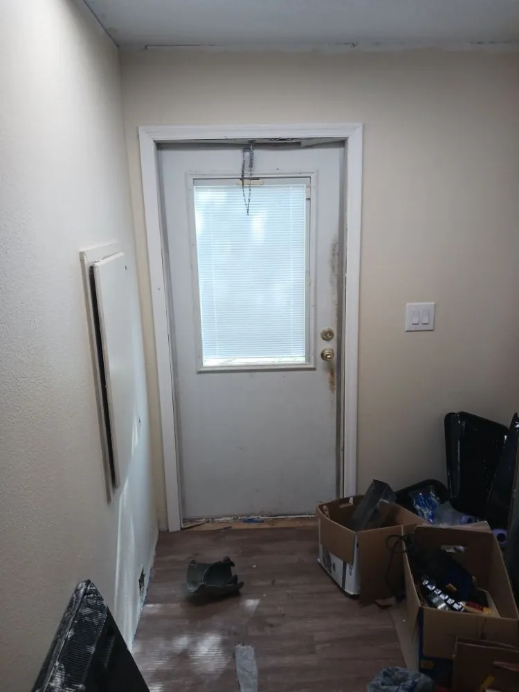 Slide of Dee's  Handyman and Remodel