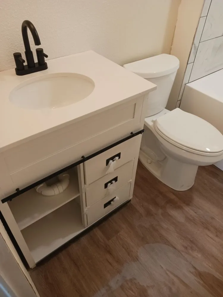 Slide of Dee's  Handyman and Remodel