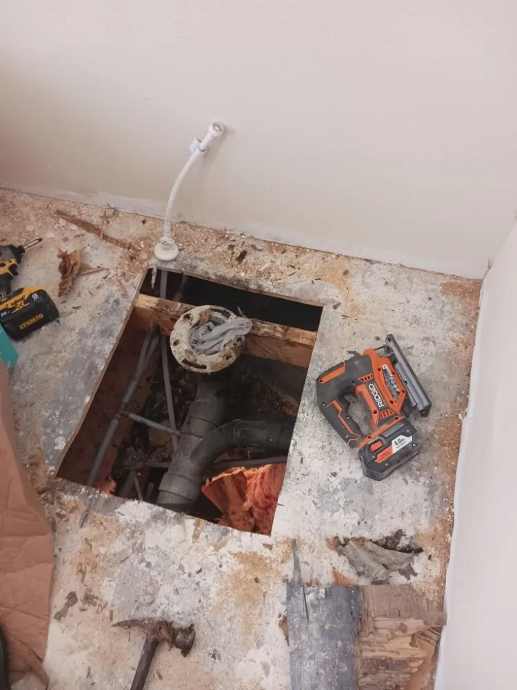 Slide of Dee's  Handyman and Remodel