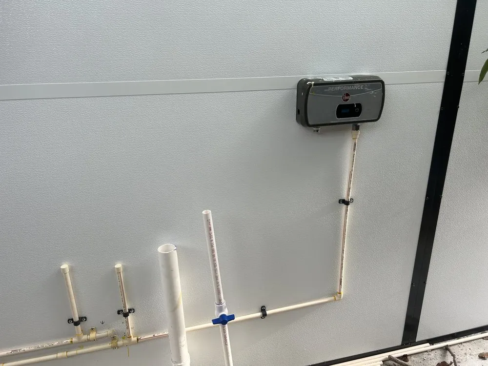 Slide of Del Rio Multiservices