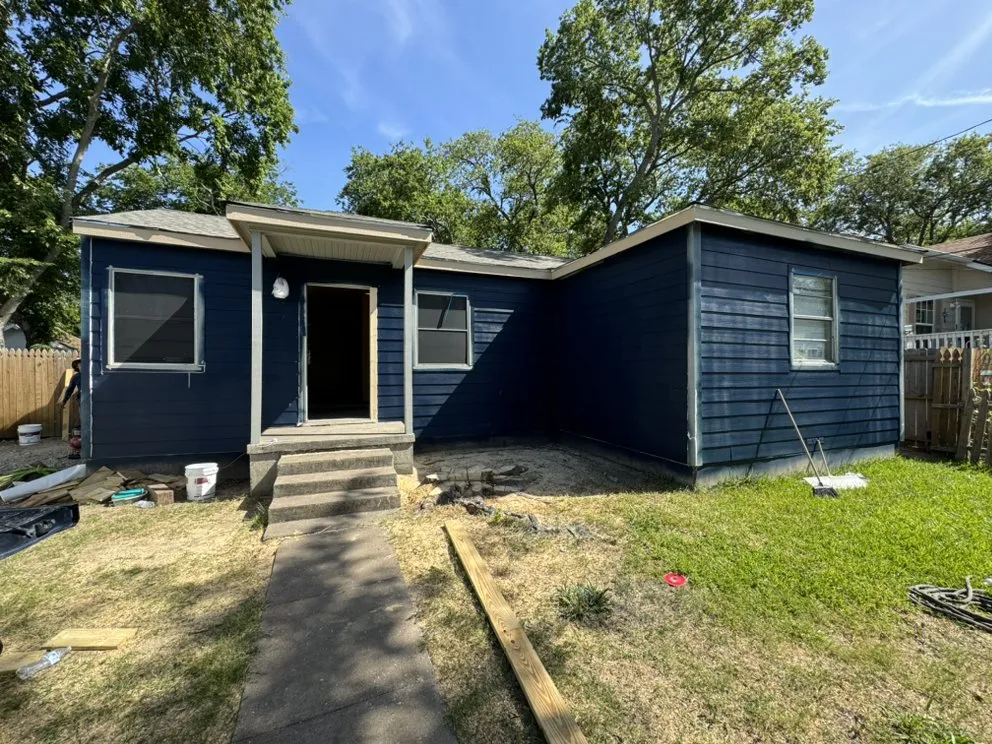 Slide of Del Toro Construction