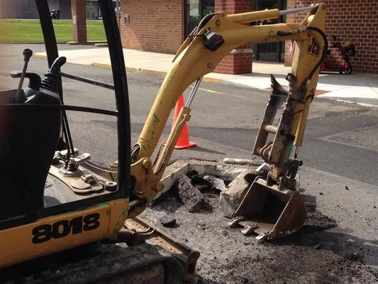 Dellco Contracting Logo