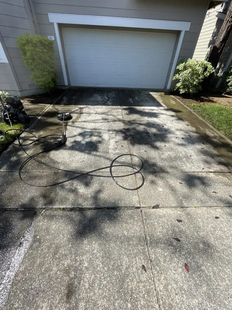 Slide of Denis Lopez Home Services