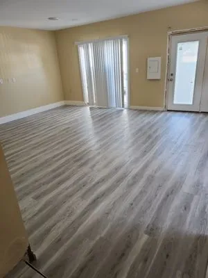 Devin Griss construction Logo