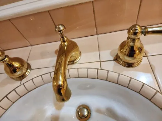 DiFiore's Handyman Service Logo