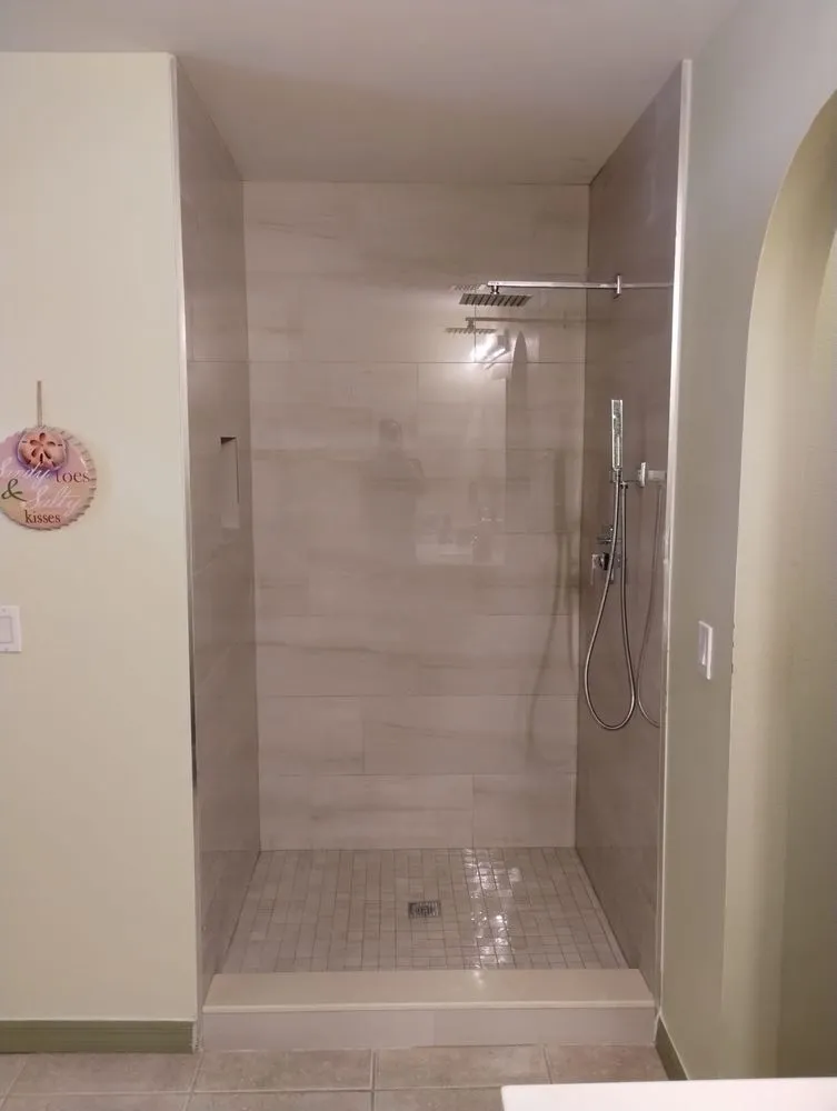 Slide of D'Lares Construction