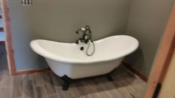 Doug's Plumbing Logo