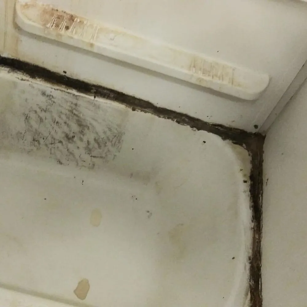 Slide of Dow's Tub & Tile Refinishing