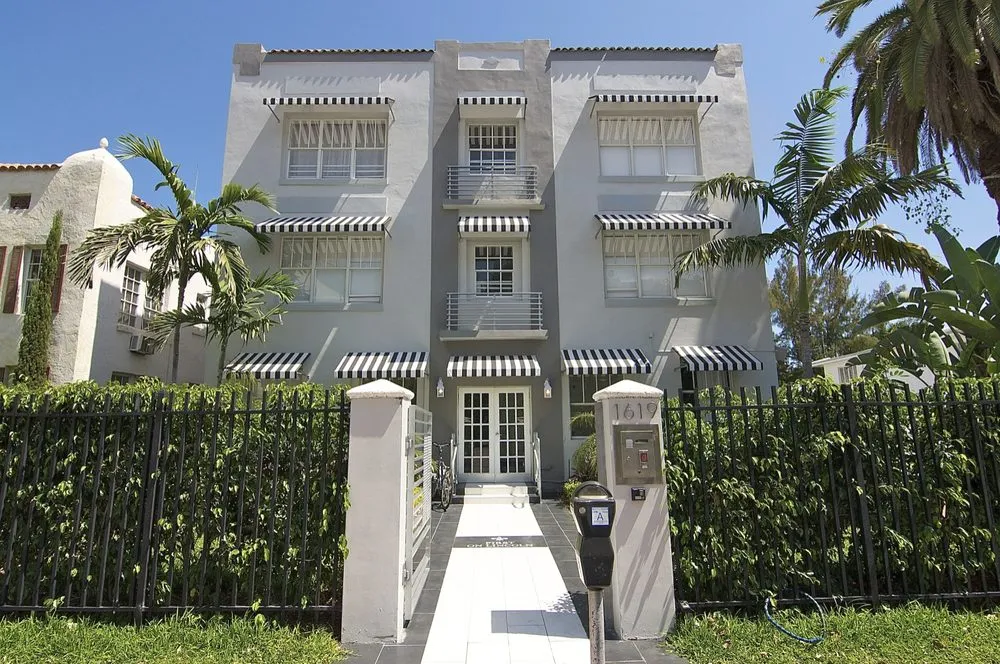 Slide of DreamLine Contractors