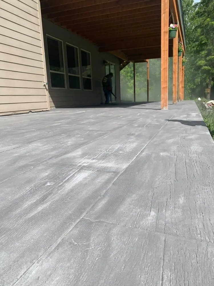 Slide of Duarte's Contracting & More