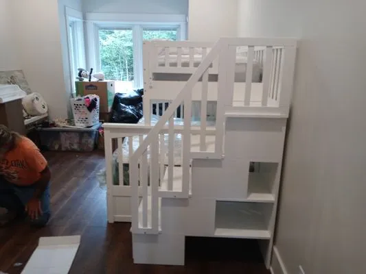 Dustie  Handyman Logo