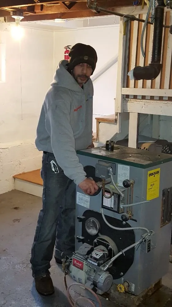 Expert water heater service experts serving Somerville, MA - Dynamic Plumbing Heating & Gas Fitting