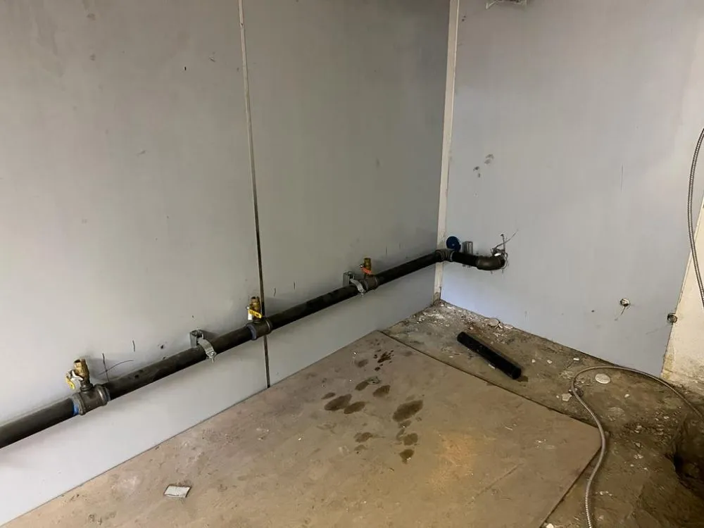 Slide of E-M.O.Z Plumbing