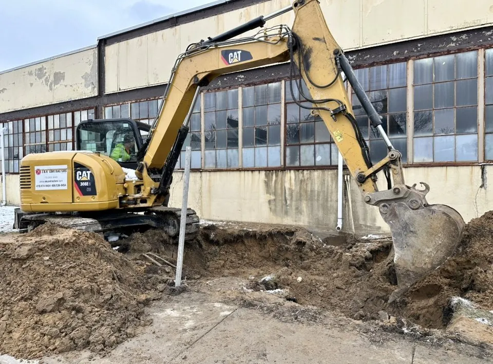 Slide of E&K Contractors