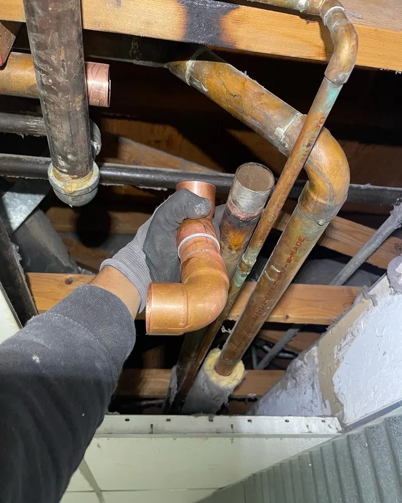 Slide of El Plomero Del Pueblo