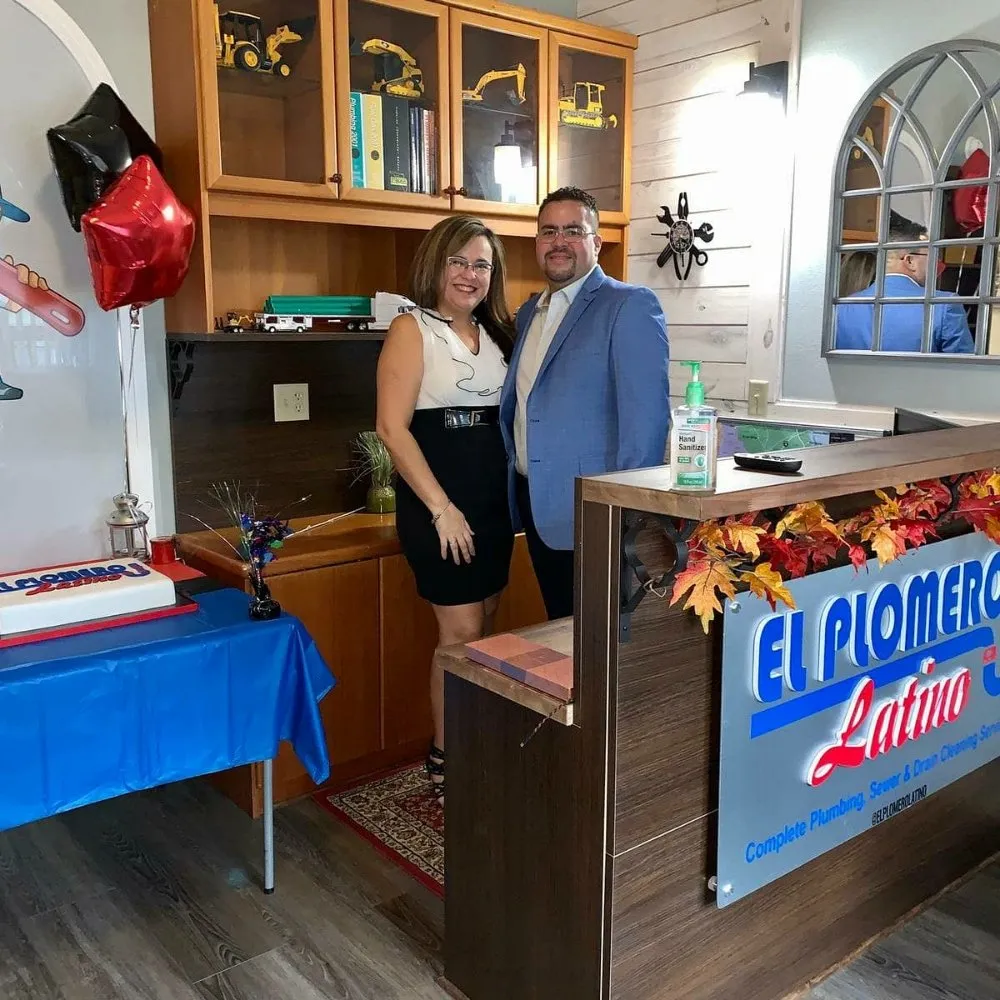 Slide of El Plomero Latino