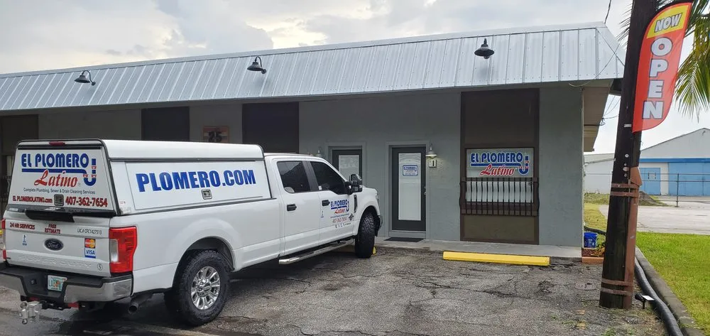 Slide of El Plomero Latino