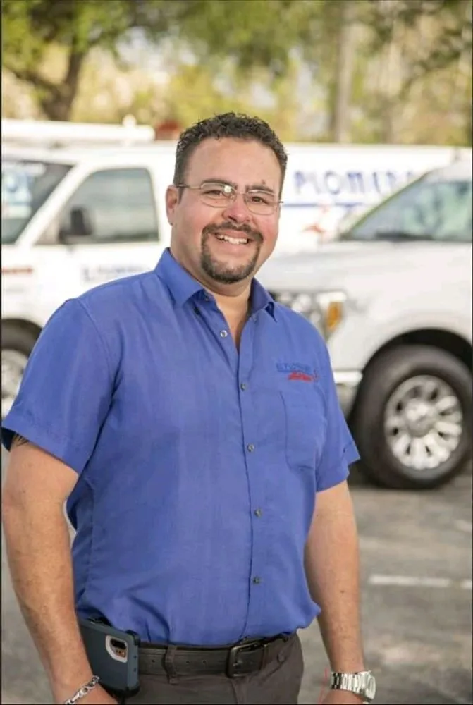 Slide of El Plomero Latino