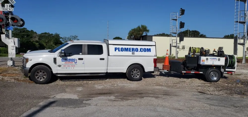 Slide of El Plomero Latino