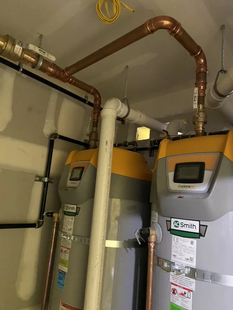 Slide of El Plomero Miguel