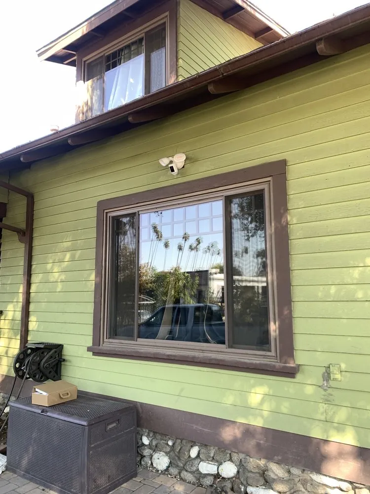 Slide of Elco Handyman