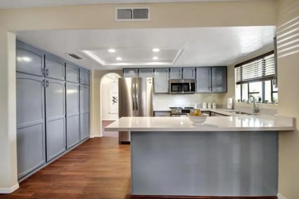 Slide of Eli The Handyman