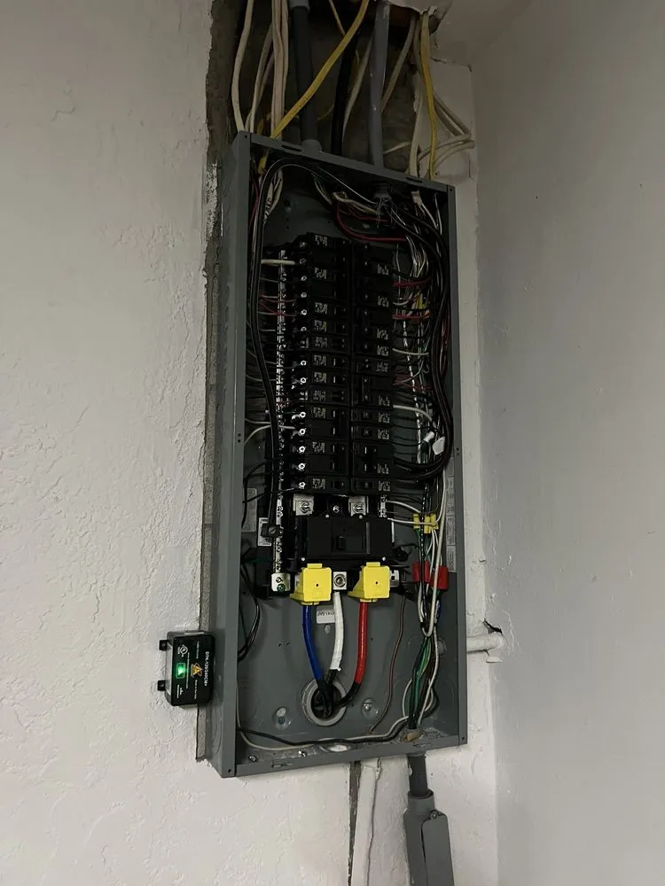 Slide of Elio Morales Handyman Services