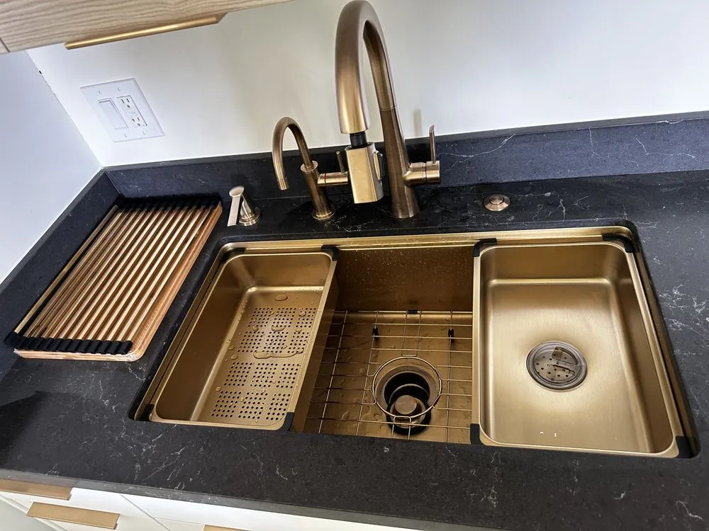 Slide of Elite Bees Builder