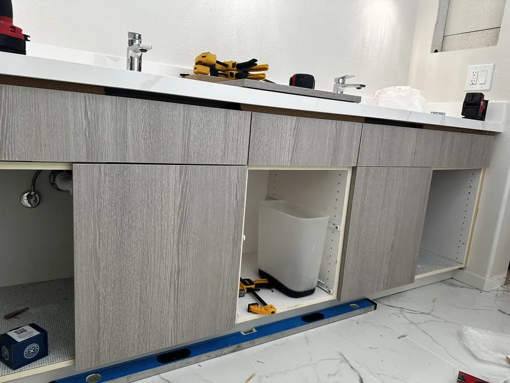 Slide of Elite Bees Builder