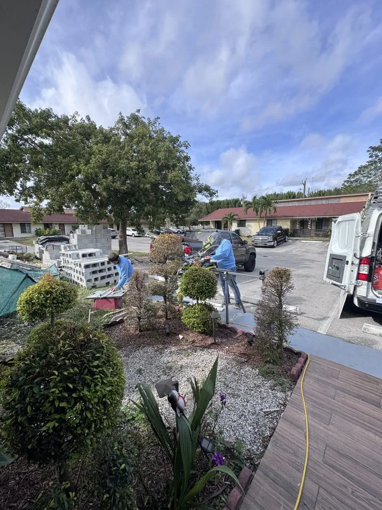 Slide of E&M Leon Construction