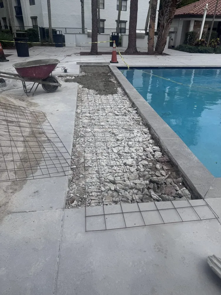 Slide of E&M Leon Construction