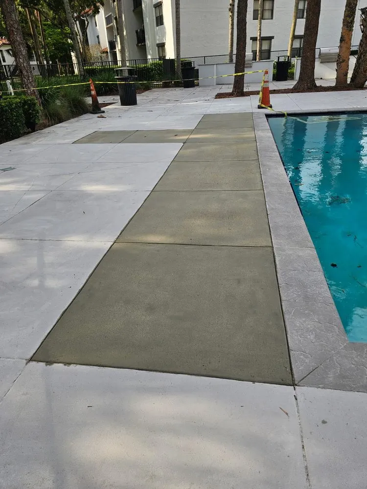 Slide of E&M Leon Construction