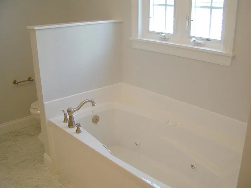 Slide of E&M Plumbing