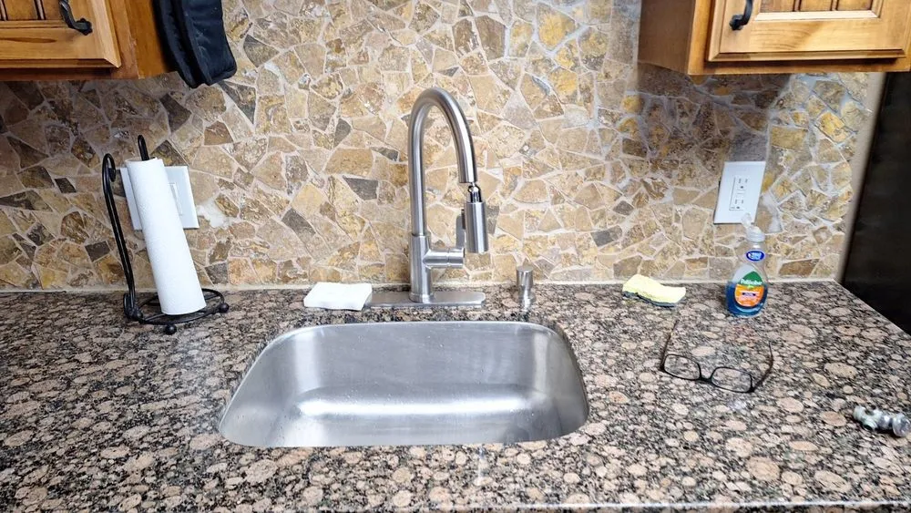 Slide of Emergency Rooter Plumbing & Repair Services