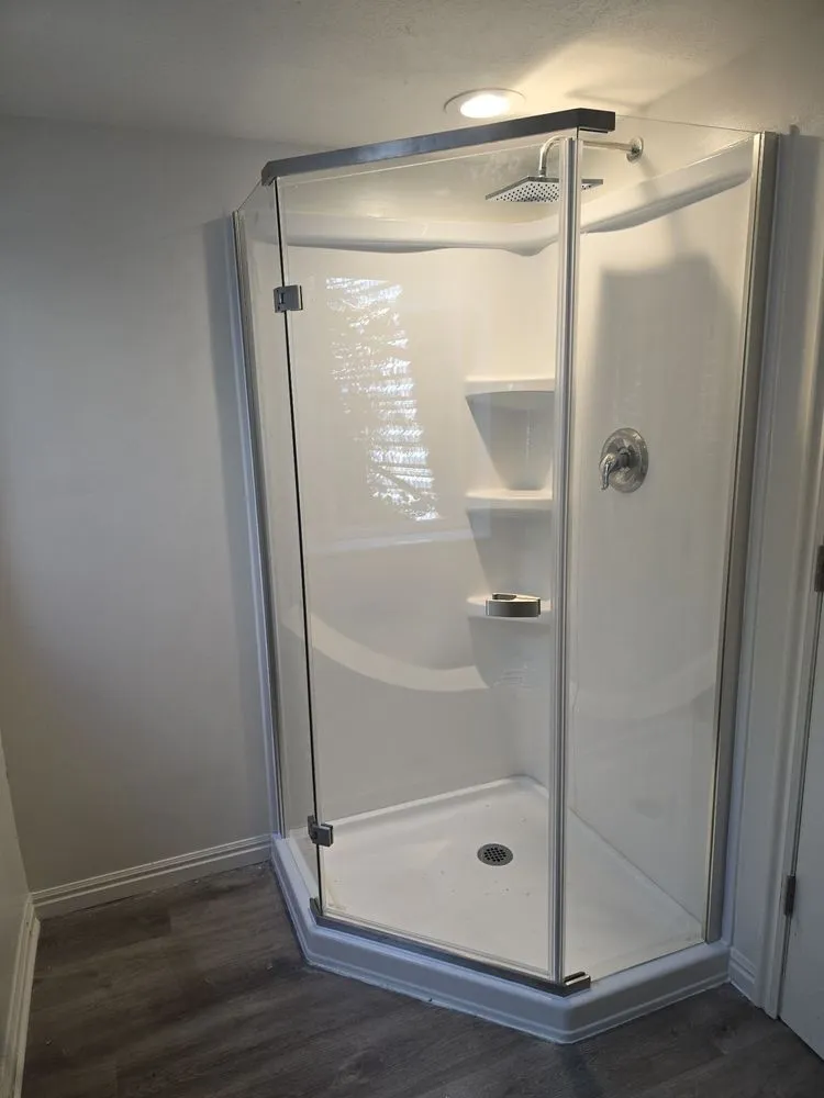 Slide of Emergency Rooter Plumbing & Repair Services