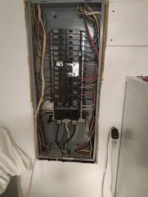 Eminent Contracting Services Logo