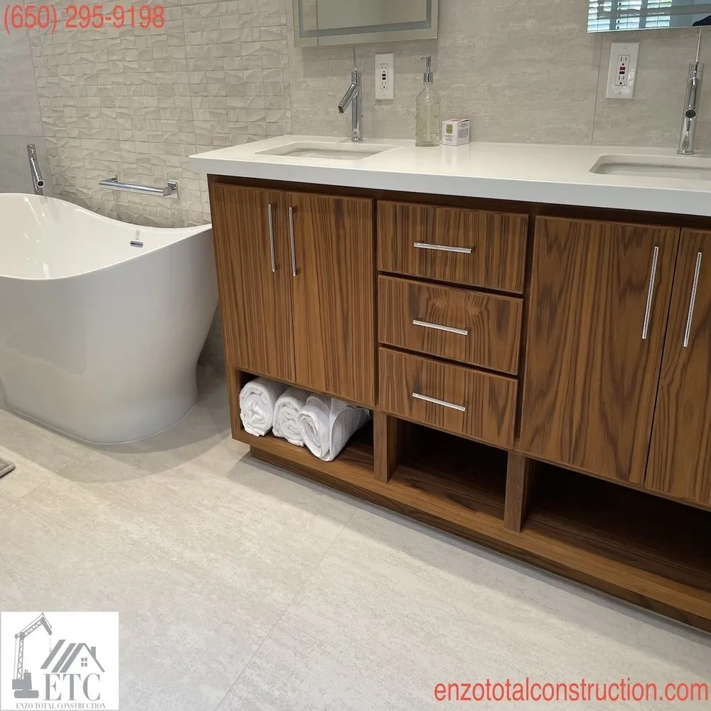 Slide of Enzo Total Construction