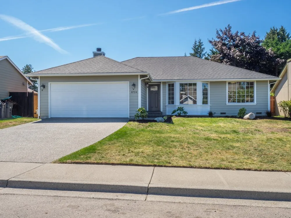 Slide of Estafette Services