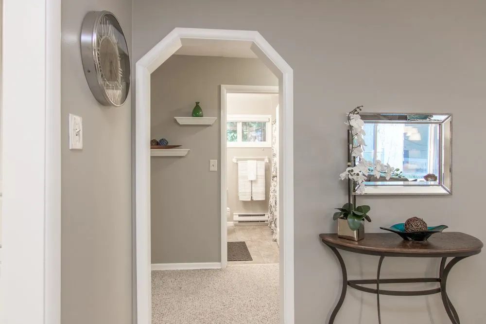 Slide of Estafette Services