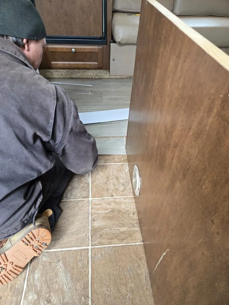 Slide of ET'S Camping & RV