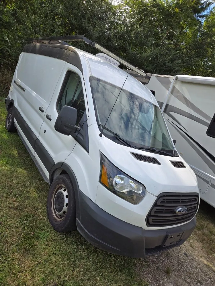 Slide of ET'S Camping & RV