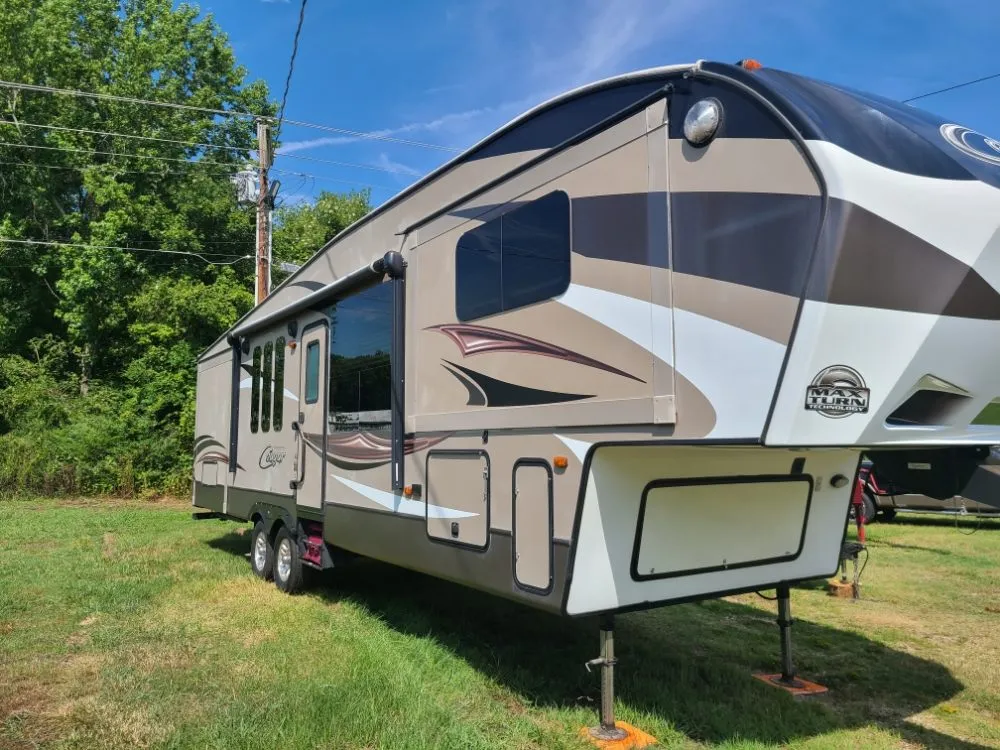 Slide of ET'S Camping & RV