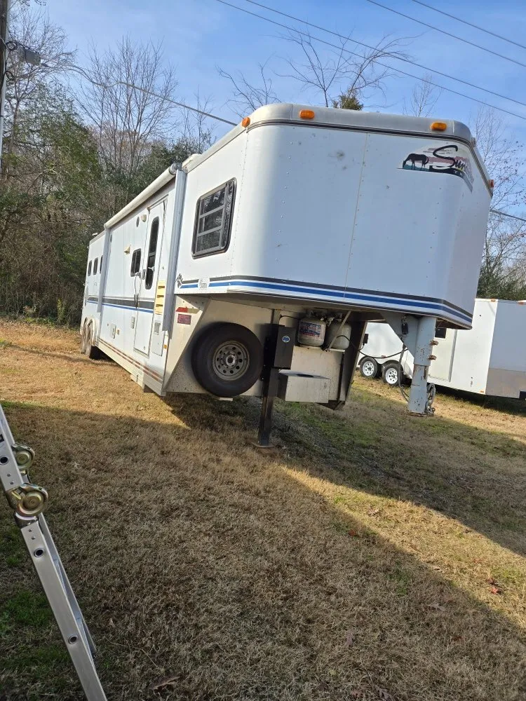 Slide of ET'S Camping & RV