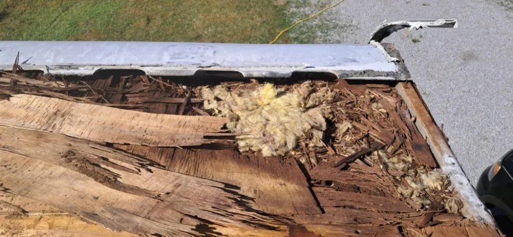 Slide of ET'S Camping & RV